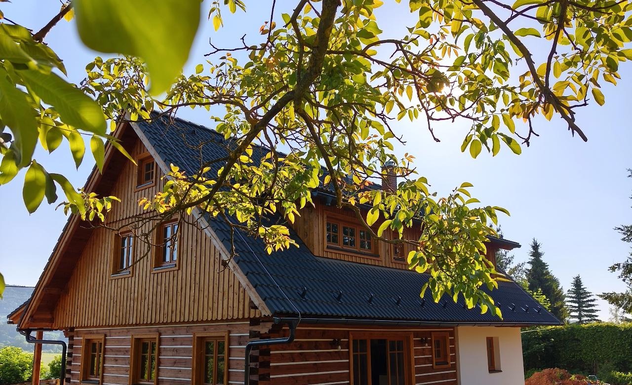 Roubenka Ořechovka – dřevěná roubenka pod korunou ořešáku